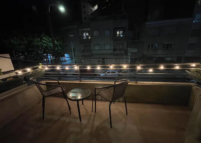 Stylish Apartment With Balcony Cozy Stay In Excellent Location