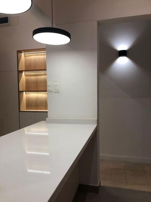 Stylish With Balcony Cozy In Excellent Location Apartamento